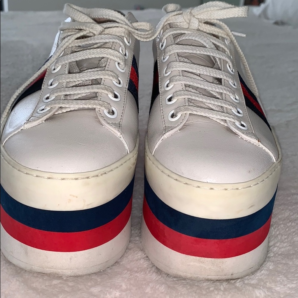 Beautiful Gucci sneaker 😍⭐️ - Picture 3 of 5